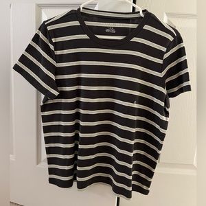 This is an American Eagle shirt, It has never been worn:)